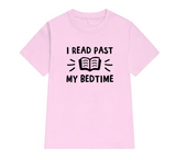 t shirt citation rose pour lecteur i read past my bedtime