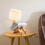 Lampe de table en bois avec abat-jour, parfaite pour une luminosité douce pendant la lecture au lit