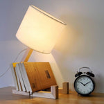 lampe de chevet bonhomme en bois pour lire au lit