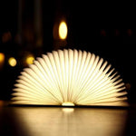 lampe de lecture type livre ouvert pour lire au lit