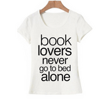 t-shirt avec citation never alone pour les lecteurs et lectrices