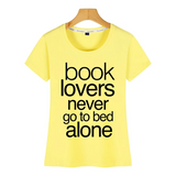 t-shirt jaune pour lecteur avec citation never  alone